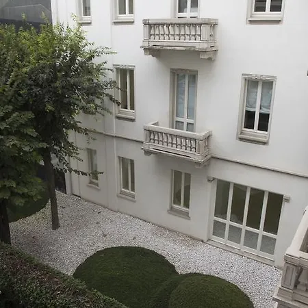 Apartment House Francesco Redi Milan